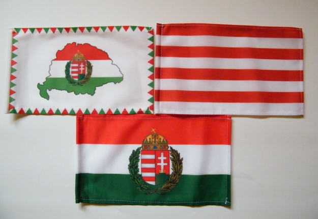 3 db kis zászló (15x25cm) IV. 3 db kis zászló (15x25cm) IV.