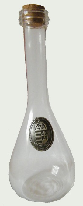 Gömbölyű üvegpalack ón címer cimkével, dugóval, 5,5 dl 1 Gömbölyű üvegpalack ón címer cimkével, dugóval, 5,5 dl 1