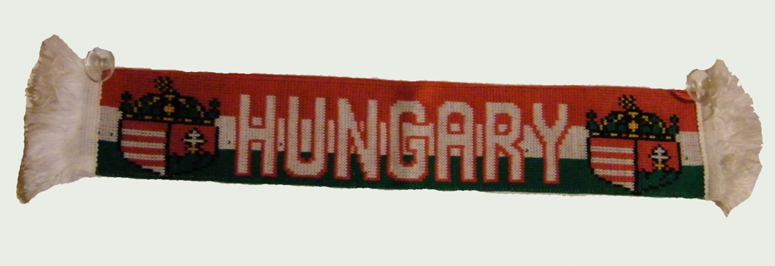 Tapadókorongos kötött sál,Hungary felirattal, autódísz (52 X8cm) Tapadókorongos kötött sál,Hungary felirattal, autódísz (52 X8cm)