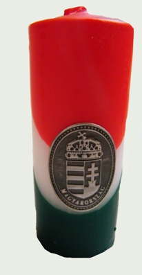 Nemzeti színű tuskógyertya 12cm, ón címer matricával(3,2x4cm) Nemzeti színű tuskógyertya 12cm, ón címer matricával(3,2x4cm)