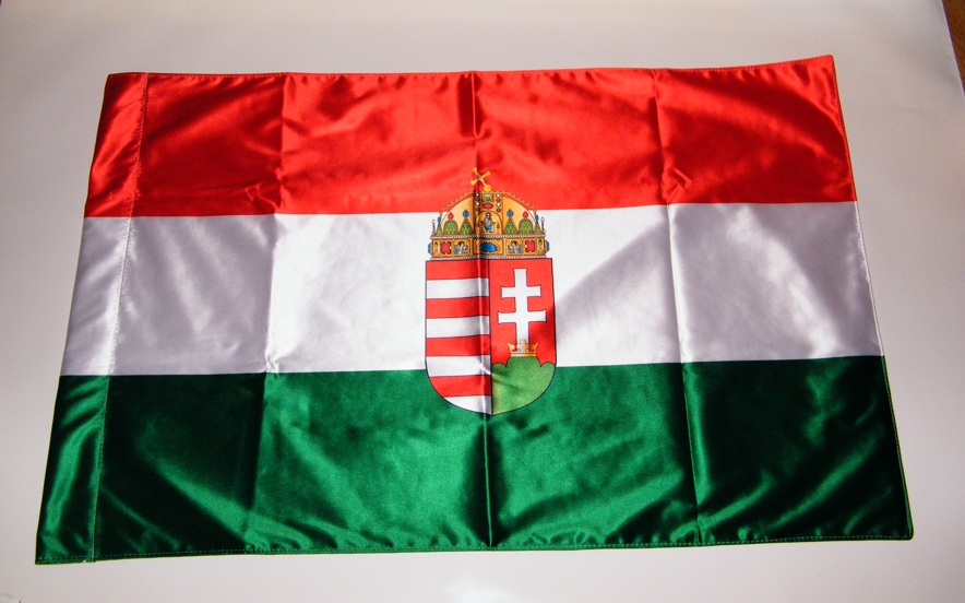 Kétoldalas nemzeti színű címeres zászló Kétoldalas nemzeti színű címeres zászló