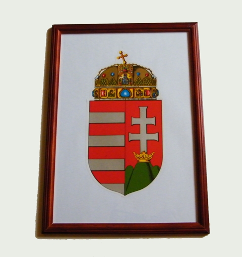 Asztalra tehető és falra akasztható üveglapos fakeretes címer 21X30cm Asztalra tehető és falra akasztható üveglapos fakeretes címer 21X30cm