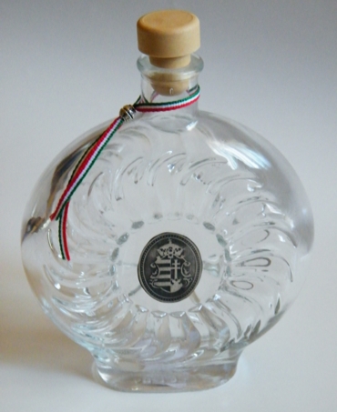 Boros üvegkulacs ón Kossuth címerrel 0,5l Boros üvegkulacs ón Kossuth címerrel 0,5l