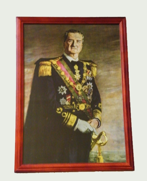 Asztalra tehető és falra akasztható üveglapos fakeretes Horthy kép 21X30cm Asztalra tehető és falra akasztható üveglapos fakeretes Horthy kép 21X30cm