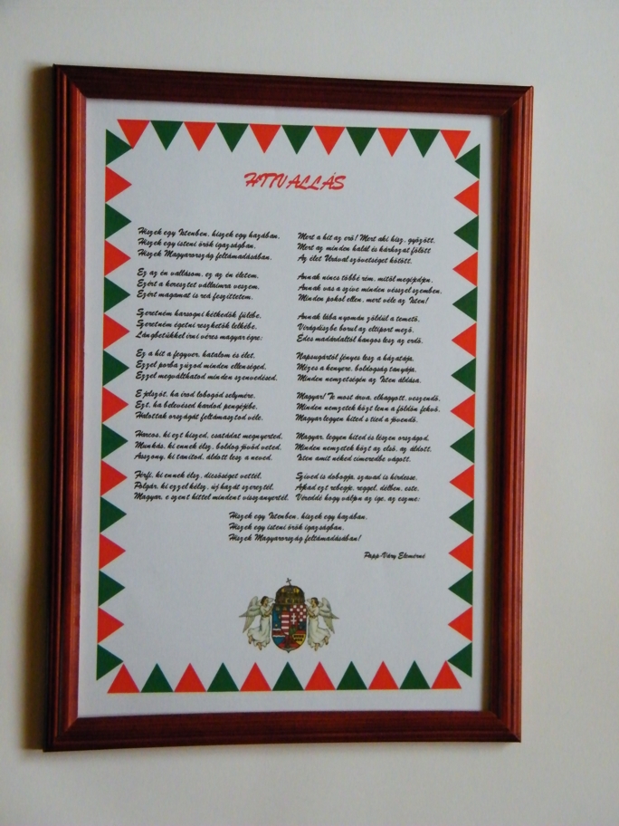 Asztalra tehető és falra akasztható üveglapos fakeretes Hitvallás 21X30cm Asztalra tehető és falra akasztható üveglapos fakeretes Hitvallás 21X30cm