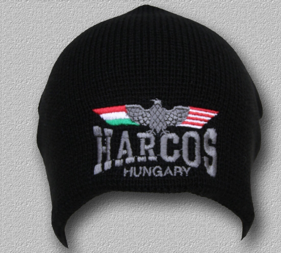 Kötött fekete sapka HARCOS sassal színes, dupla rétegű Kötött fekete sapka HARCOS sassal színes, dupla rétegű