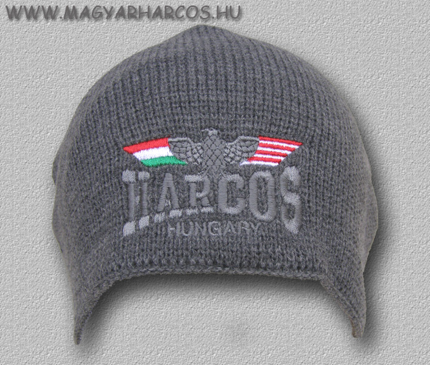 Kötött szürke sapka HARCOS sassal színes, dupla rétegű Kötött szürke sapka HARCOS sassal színes, dupla rétegű