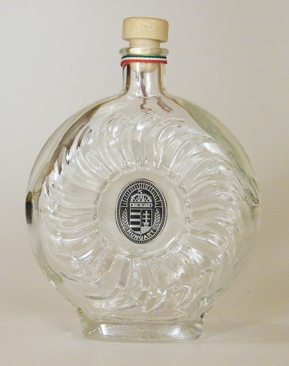 Boros üvegkulacs ón koszorús címerrel 0,5l Boros üvegkulacs ón koszorús címerrel 0,5l