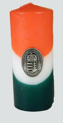 Nemzeti színű henger gyertya 15cm, ón koszorús címerrel (3,2x4cm) Nemzeti színű henger gyertya 15cm, ón koszorús címerrel (3,2x4cm)