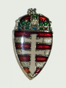 Címerpajzs koronás kettős keresztes jelvény (27 mm) Címerpajzs koronás kettős keresztes jelvény (27 mm)