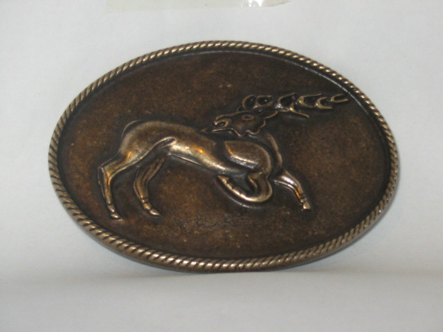 Csodaszarvas övcsat (bronz színű fém, 8,5x6 cm) Csodaszarvas övcsat (bronz színű fém, 8,5x6 cm)