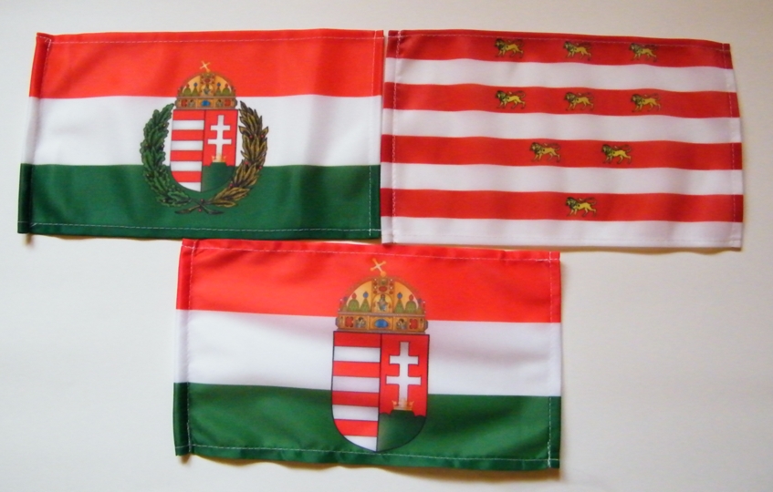3 db kis zászló (15x25cm) II. 3 db kis zászló (15x25cm) II.