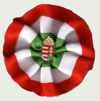 Kerek címeres kokárda (9cm), 25mm jelvénnyel Kerek címeres kokárda (9cm), 25mm jelvénnyel