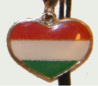 Piros- fehér- zöld szív alakú nyaklánc (33x27mm) Piros- fehér- zöld szív alakú nyaklánc (33x27mm)