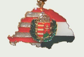 Nagy-Magyarországos osztott koszorús címeres bőrszíjas nyaklánc (39x24mm) Nagy-Magyarországos osztott koszorús címeres bőrszíjas nyaklánc (39x24mm)